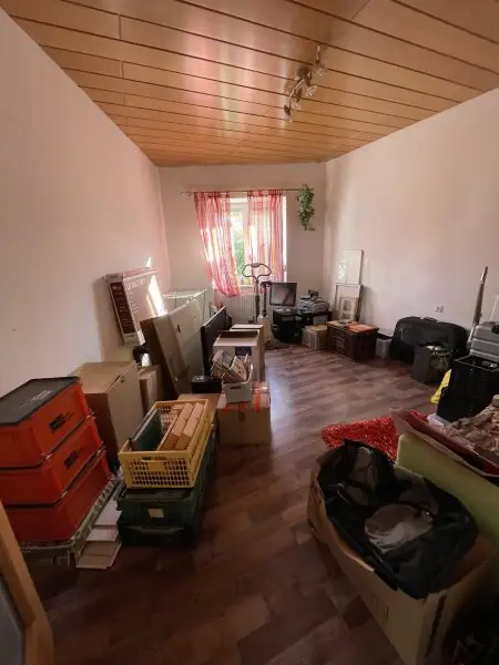 Wohnung/Häuschen mit viel Potenzial inkl. Schuppen und Dachboden