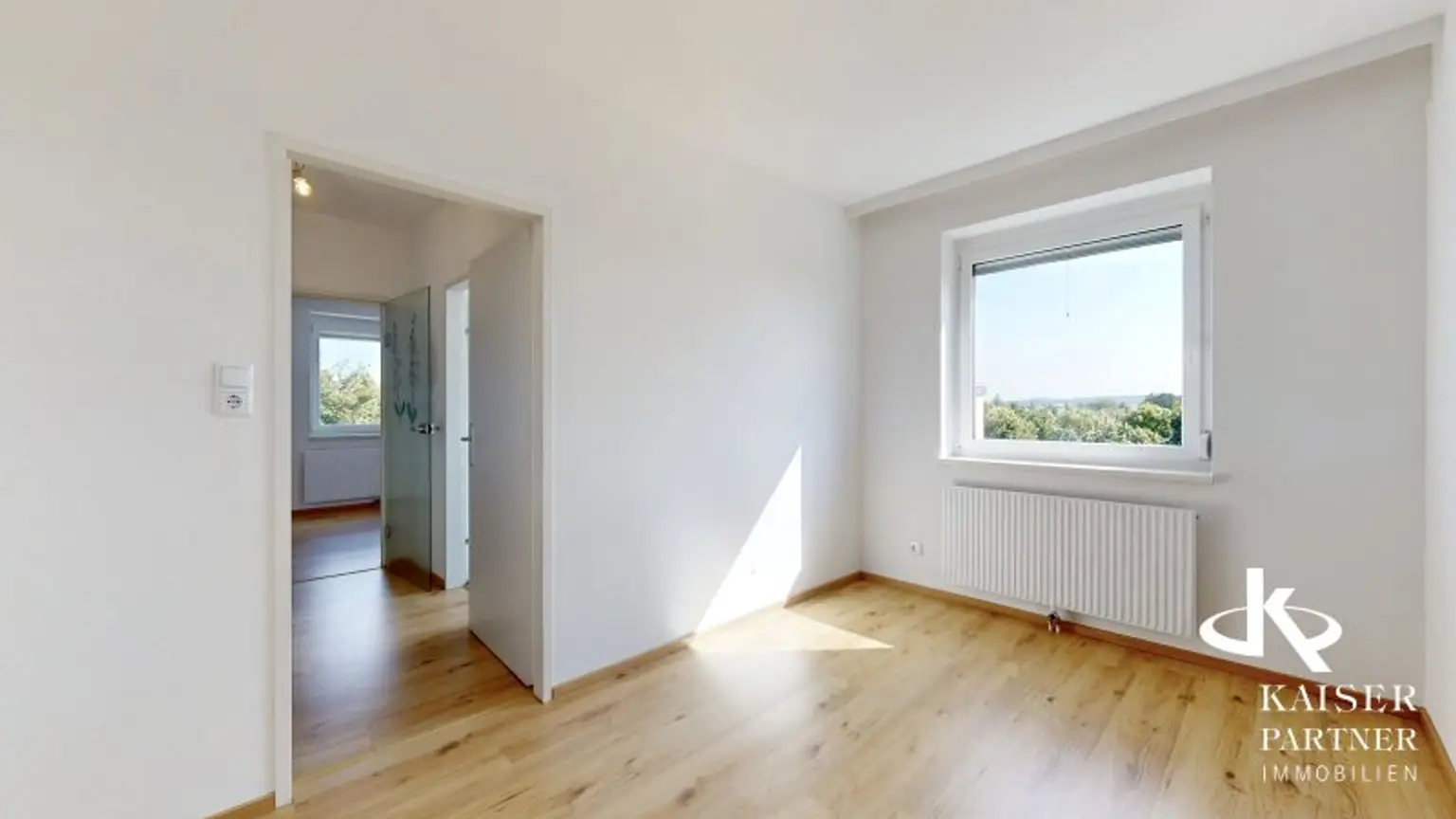 HELLE 3-ZIMMERWOHNUNG MIT LOGGIA IN GRÜNOASE!