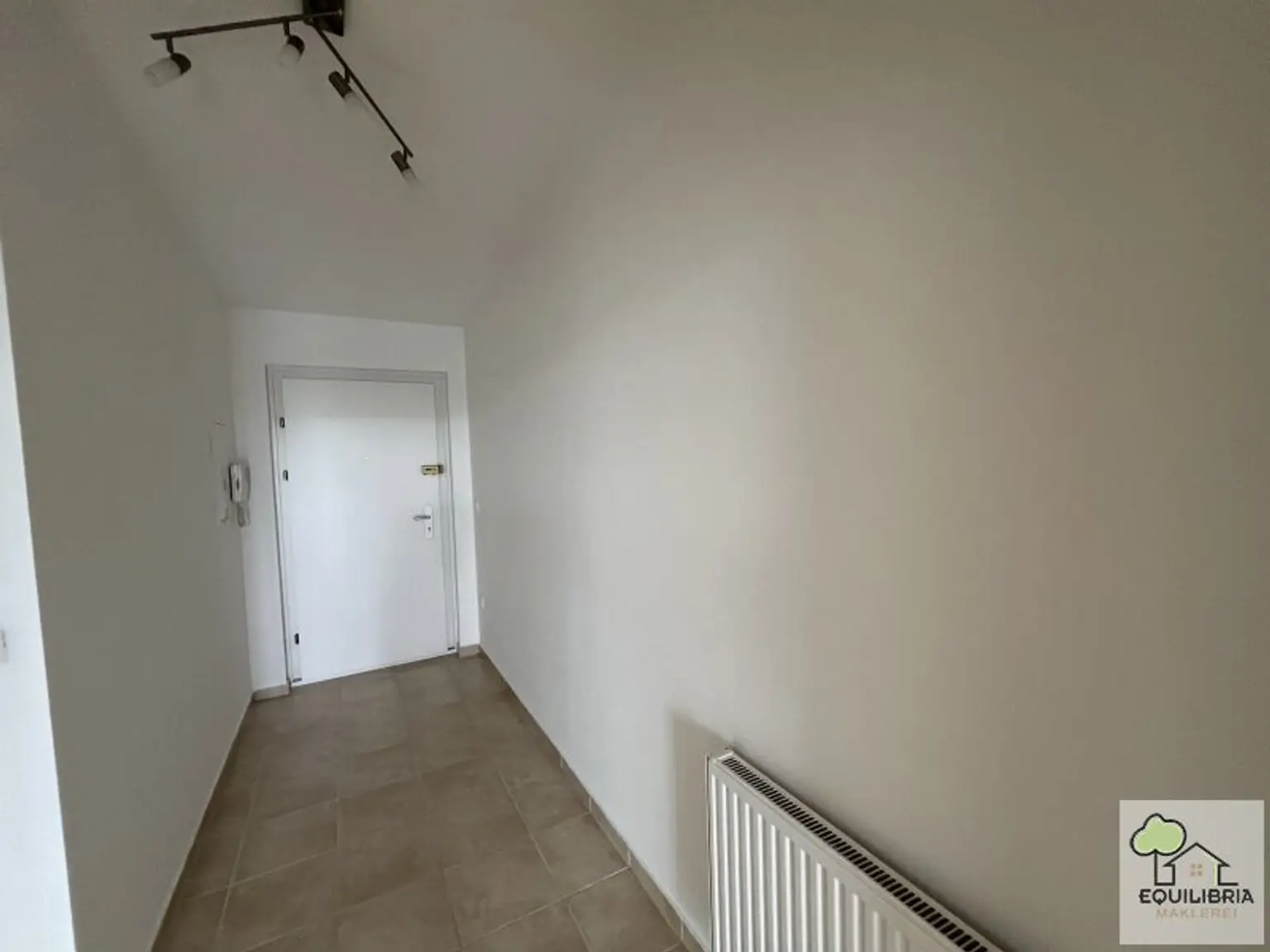 Traumhafte DG-Wohnung im Zentrum von Klosterneuburg -  57m2 große  Dachterrasse - Gekühlt  - Garage - Gartennutzung!