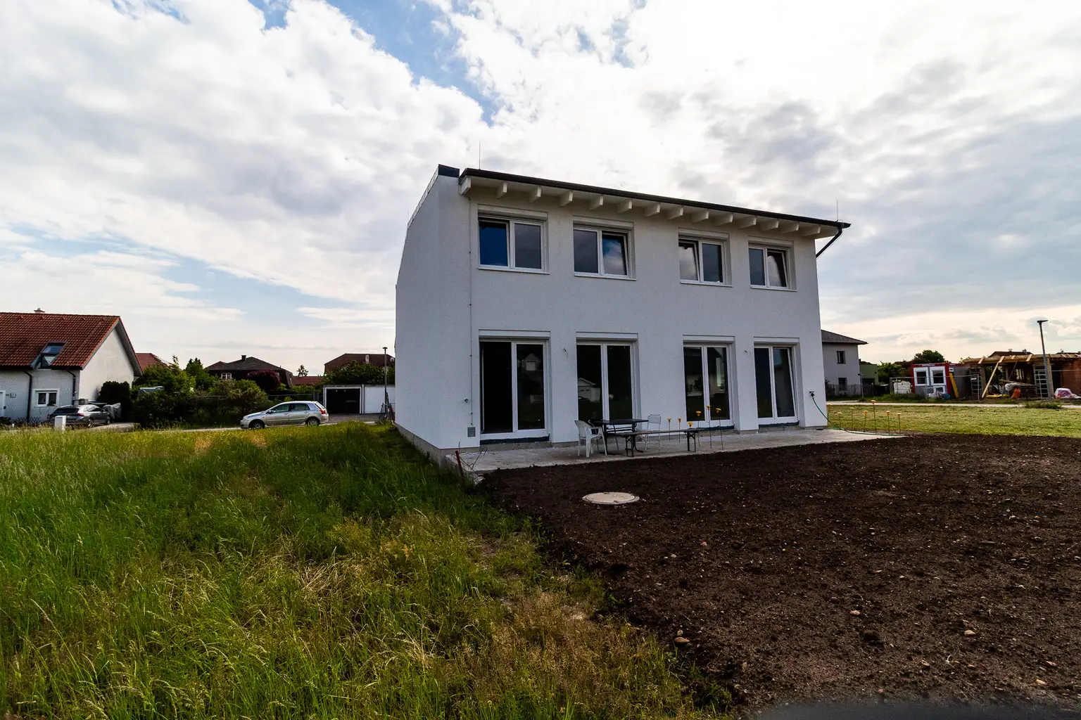 Blick vom Garten zum Haus