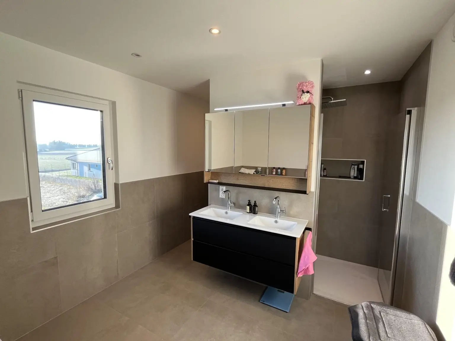 Badezimmer im OG mit Dusche