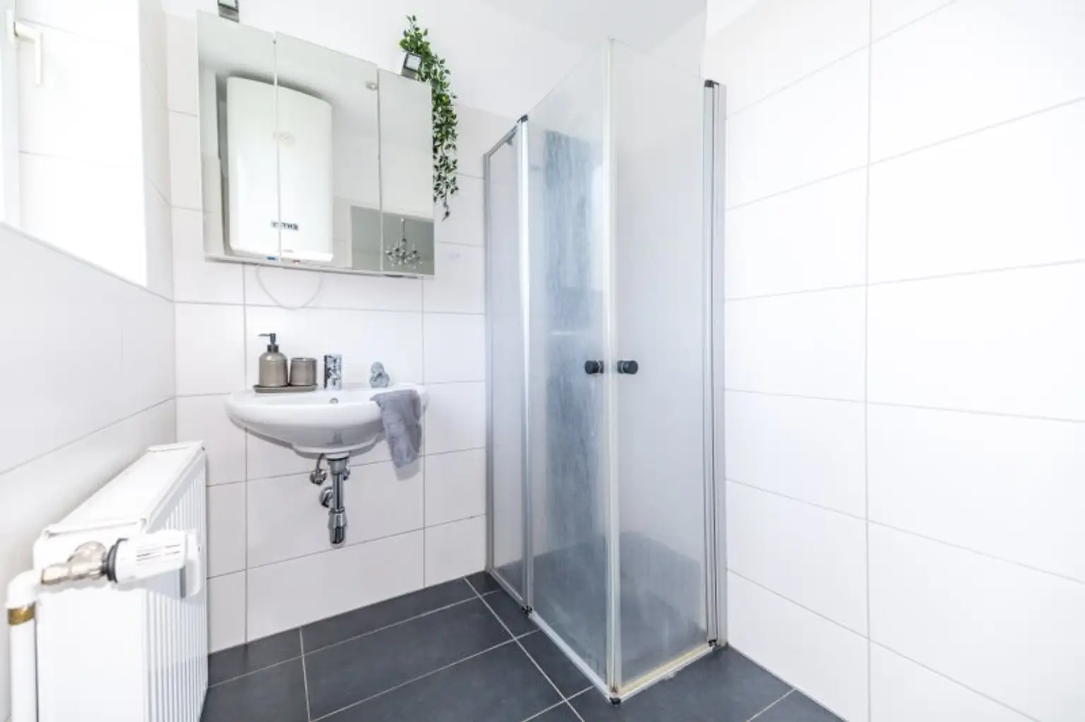 I JETZT EINZIEHEN I HELLE RÄUME I ZENTRALE LAGE I STILVOLL SANIERT I DESIGNKÜCHE I WALK-IN DUSCHE I PROJEKT WOHNEN