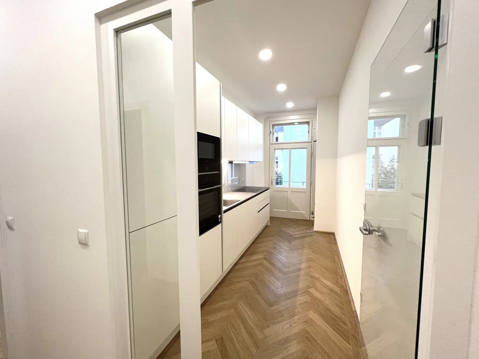 Bezaubernde 3-Zimmer-Wohnung mit kleinen Balkonen und Grünblick