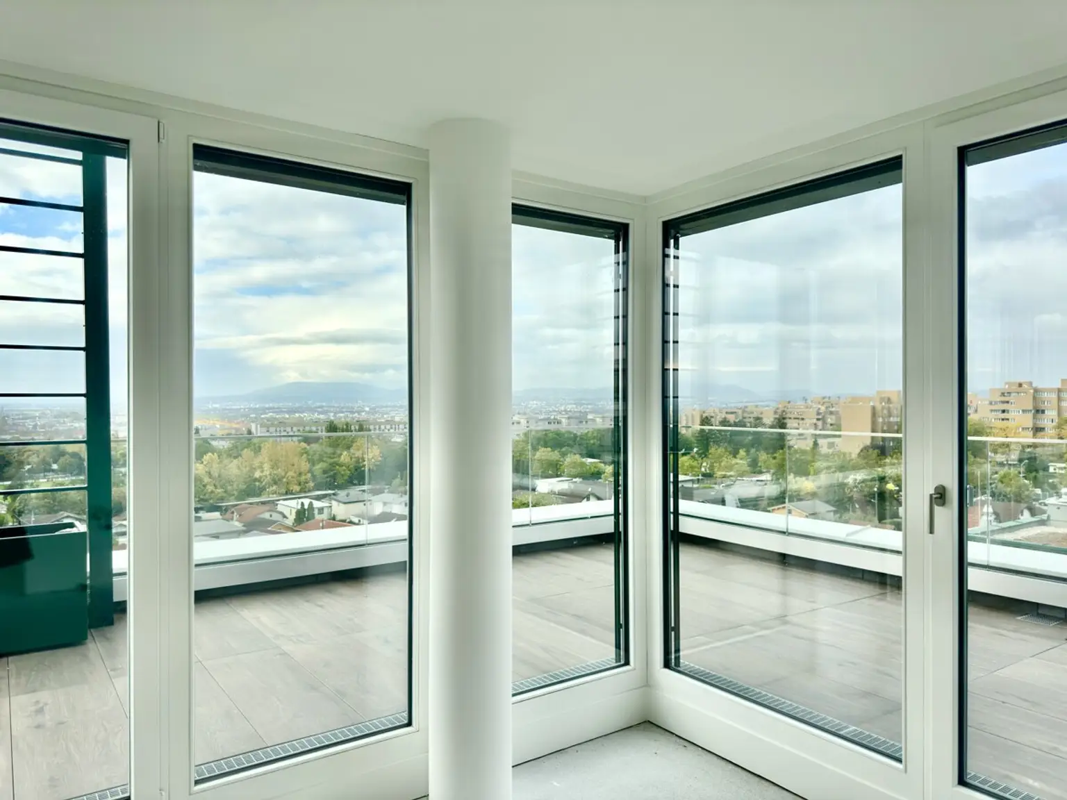 Sonnenpenthouse mit 90m2 Terrasse und Ausblick: Provisionsfrei - Wohnung + Büro mit luxuriöser Ausstattung