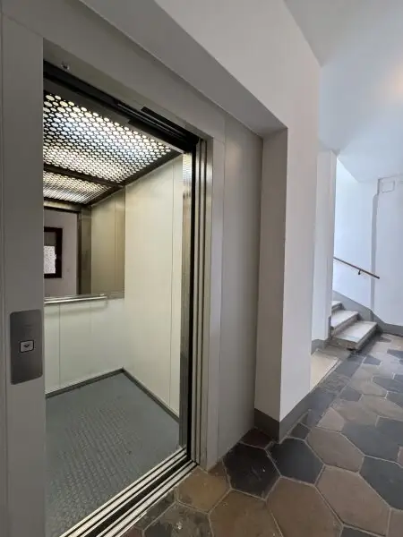 Charmante Altbauperle: Lichtdurchflutete 2-Zimmer-Wohnung im Herzen des 2. Bezirks