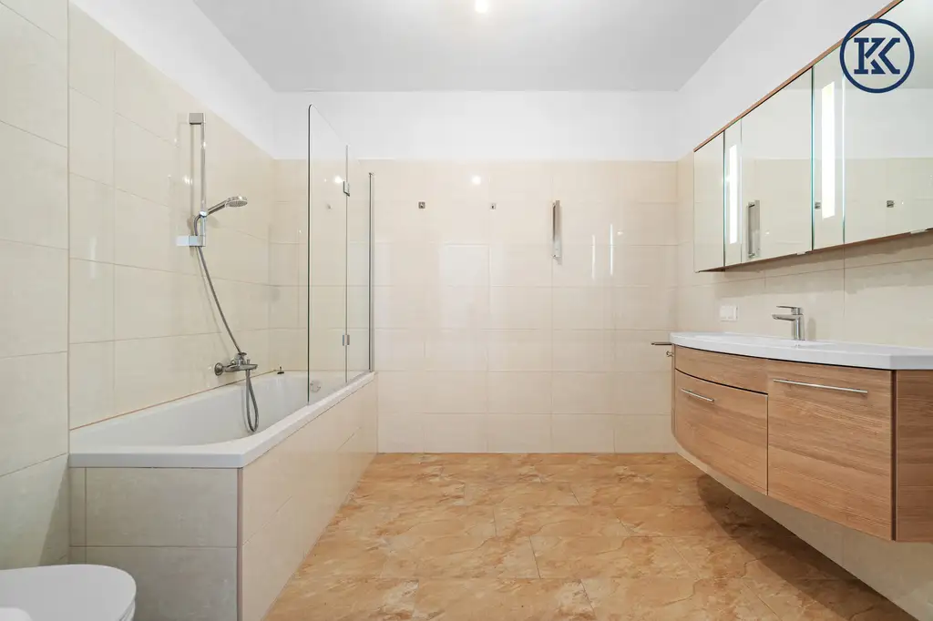 Zuhause im Grünen – Lichtdurchflutete Wohnung mit Dachterrasse & Gartenoase