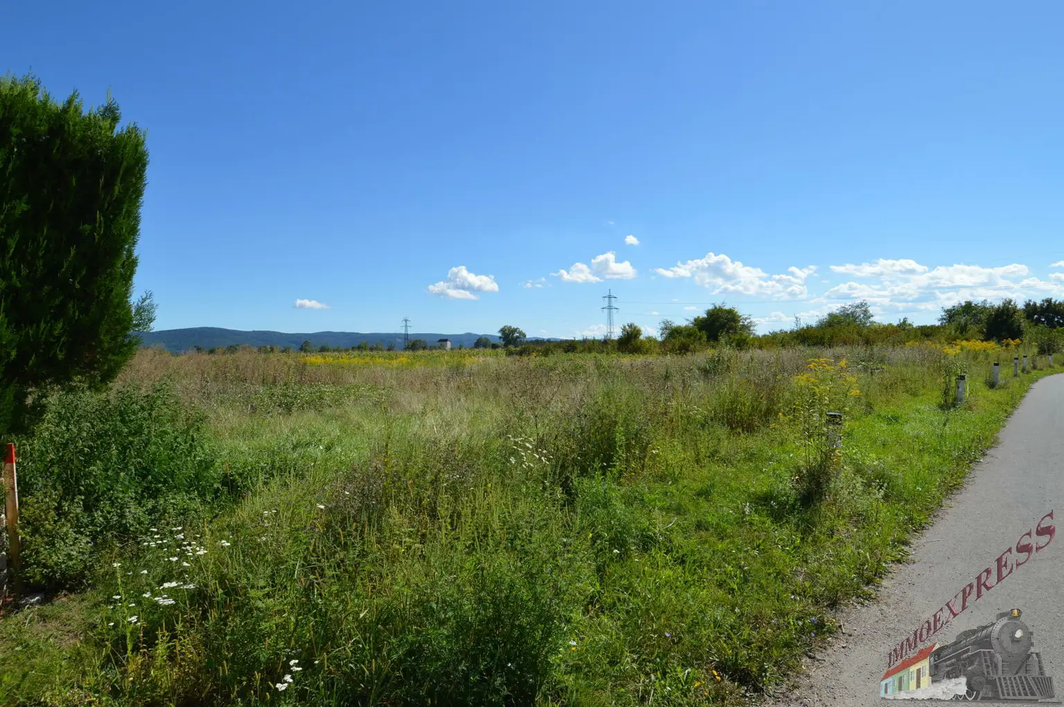 1.930 m² Grundstück umgeben von Feldern