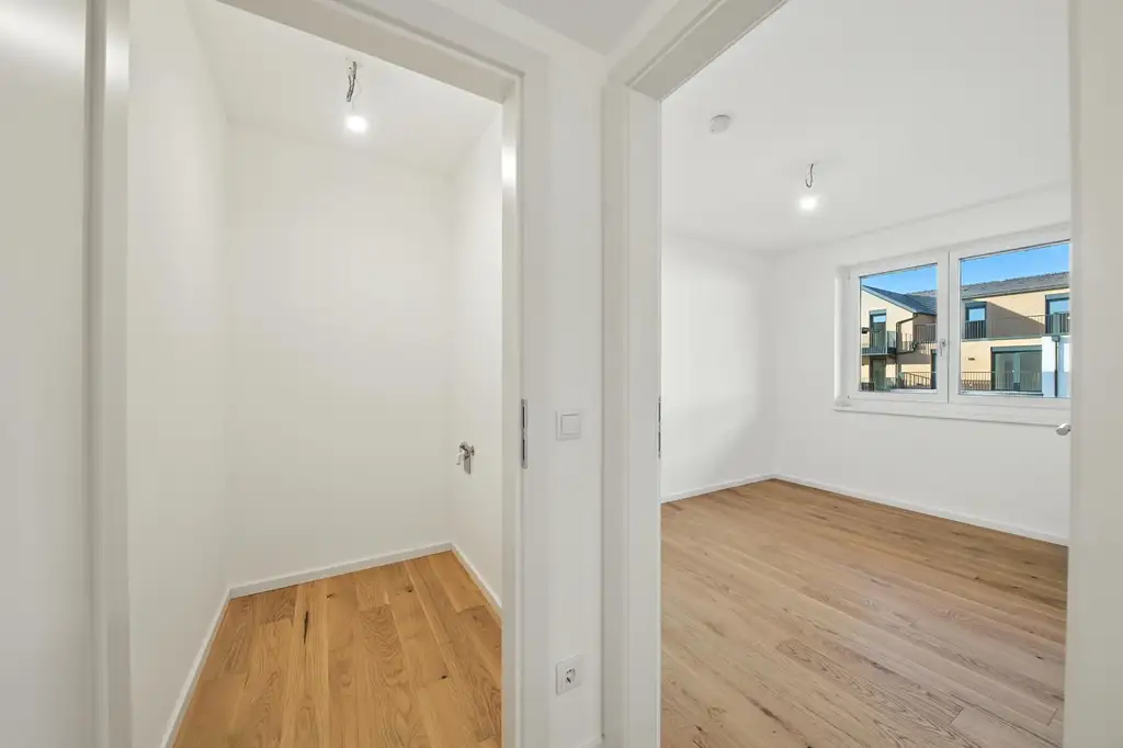 ERSTBEZUG! 3-ZIMMER WOHNUNG MIT BALKON und PKW-STELLPLATZ!