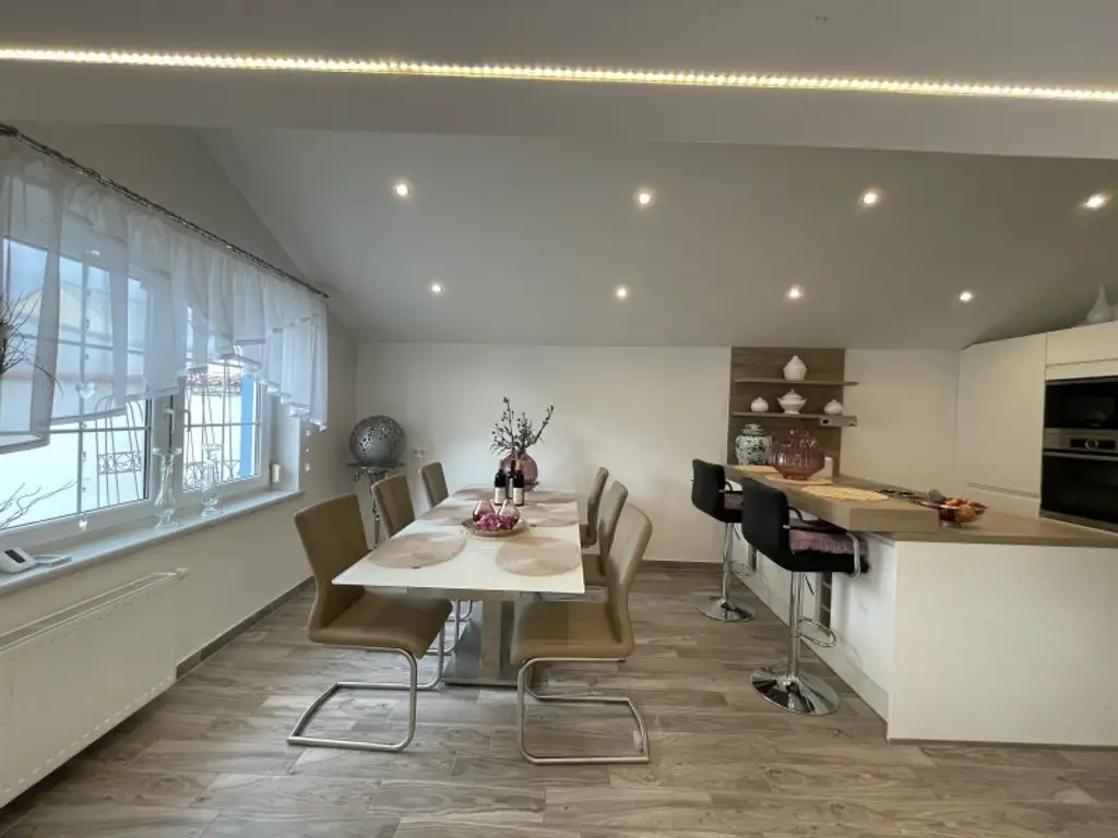 TOP-LIEGENSCHAFT MIT LUXUIÖSEM HAUS UND 2.568 m² GRUND - GRÜNRUHELAGE!
