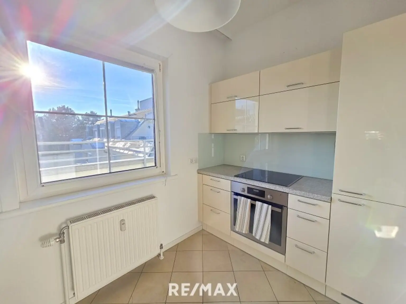 Küche mit allen Geräten