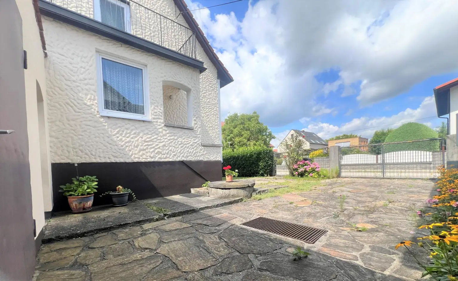 SEHR GEPFLEGTES HAUS IN SCHÖNER LAGE