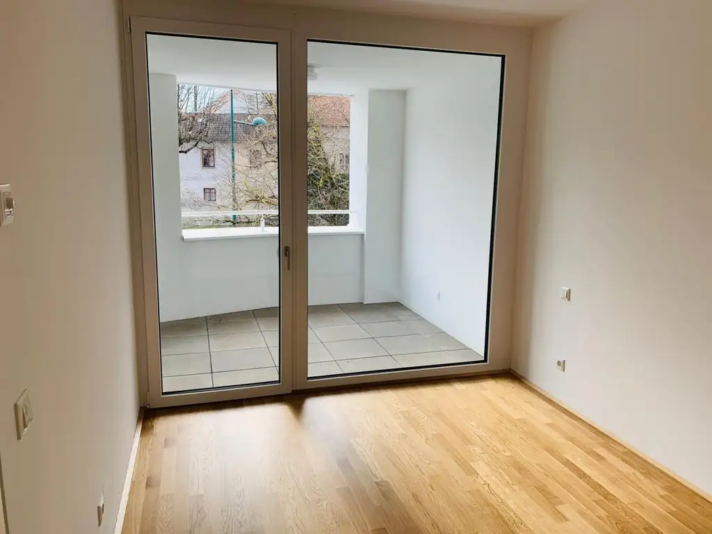 2-Zimmer-Wohnung mit Loggia – zentrale Lage