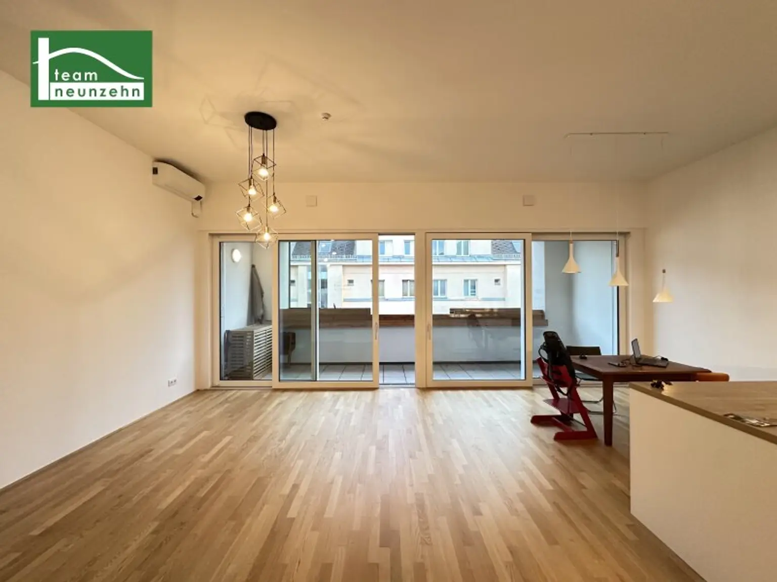 Traumhafte Wohnung in Ruhelage mit 2 Terrassen, Klimaanlage und hochwertiger Ausstattung! Nahe Straßenbahn, S-Bahn und vielen Geschäften!