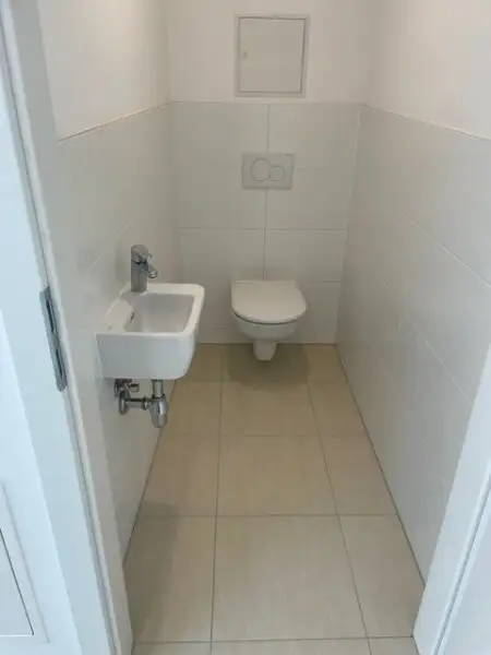 2-Zimmer-Dachterrassenwohnung Erstbezug inkl hochwertiger Küche, Außenfläche und Kellerabteil mit Blick ins Grüne - KLOSTERNEUBURG/ K126 T53