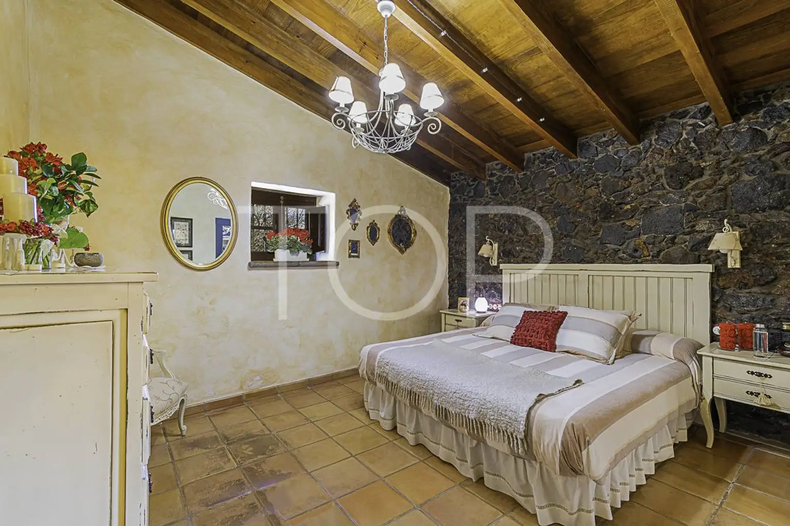 House-La-Esperanza-Bedroom1-Tenerife-1