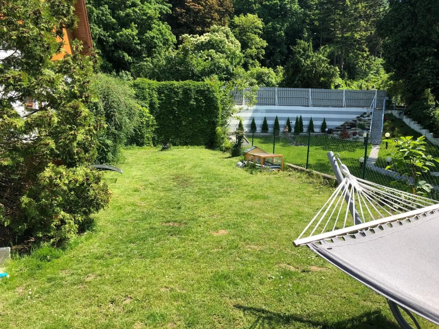 "Solides Haus mit Garten und Pool"