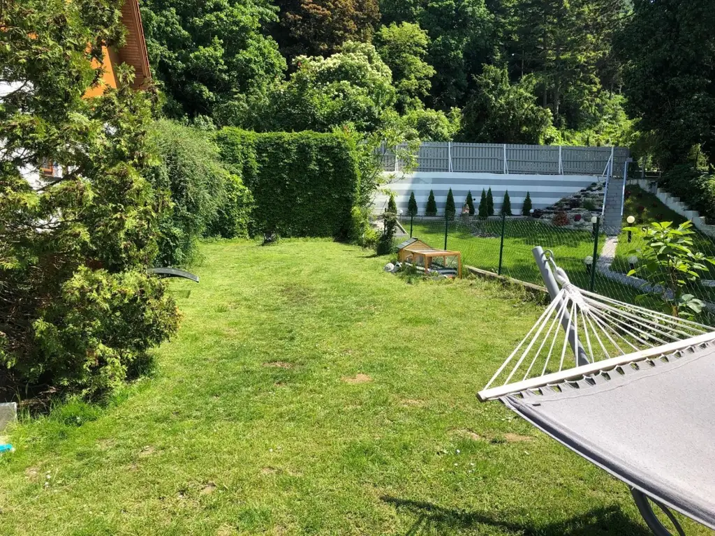 "Solides Haus mit Garten und Pool"