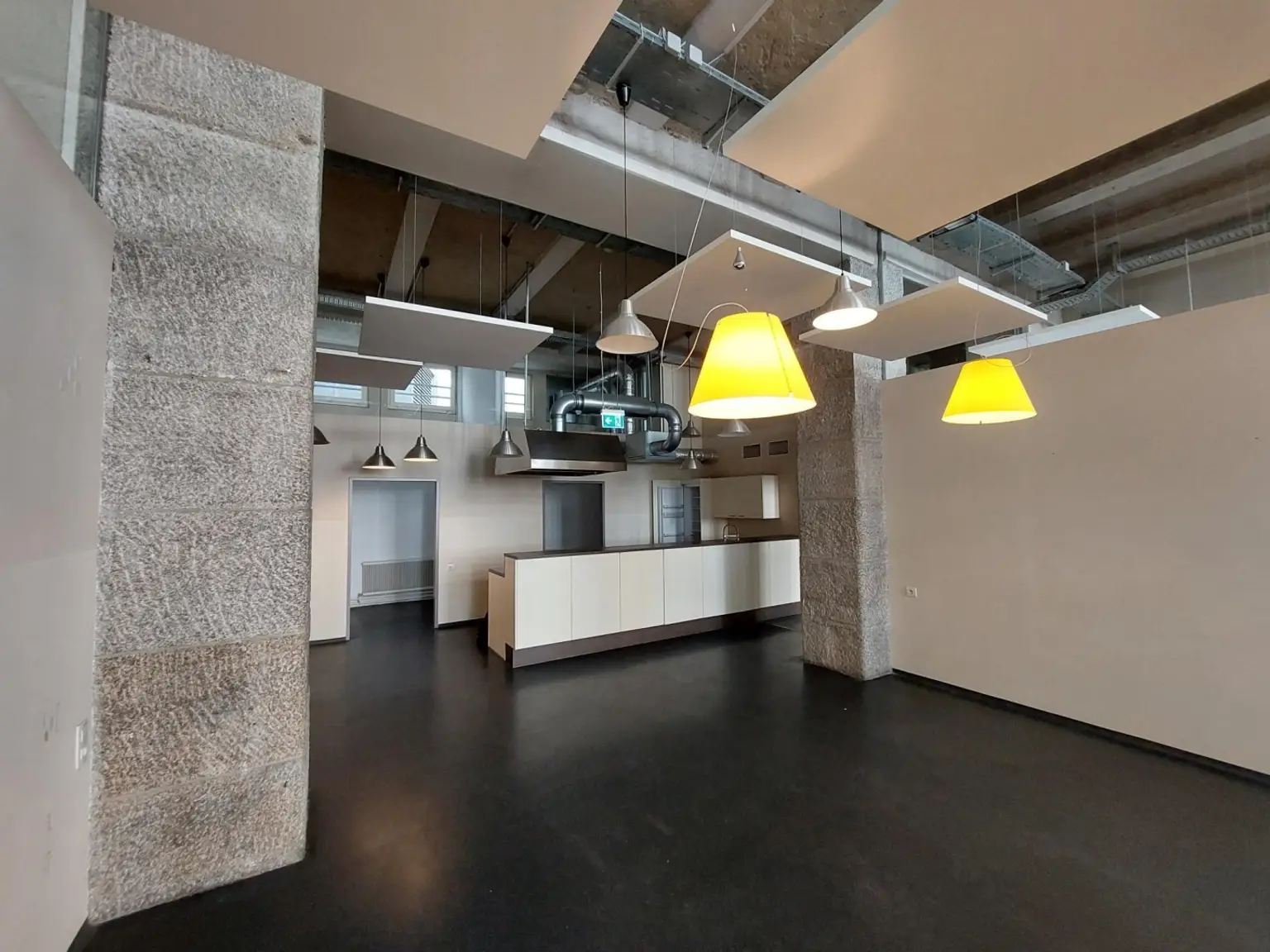 Blick von Lounge E.32 in Vorraum E.33