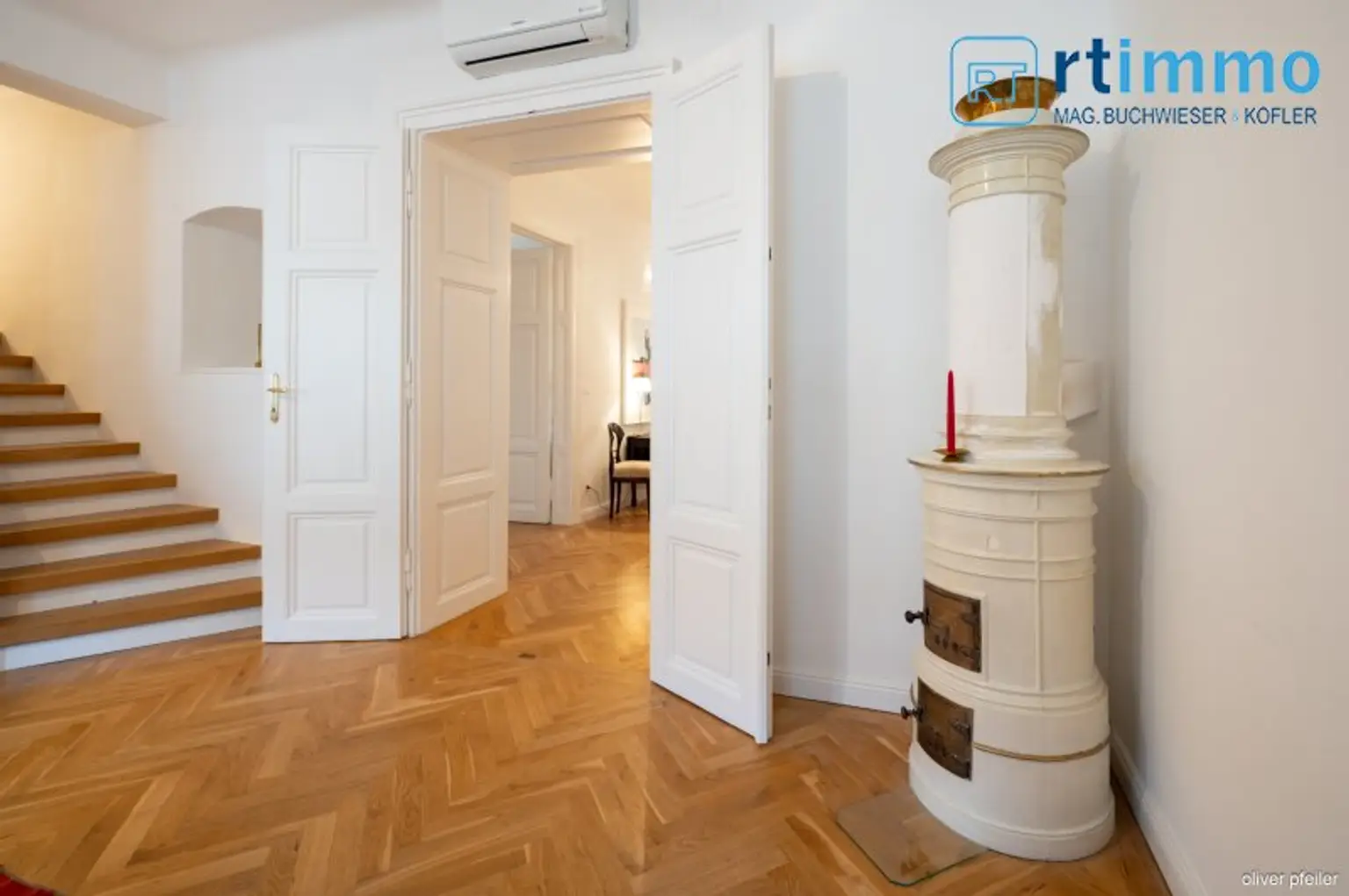 EDLE 5-ZIMMER DACHGESCHOSSWOHNUNG mit TERRASSE und AIRCONITION , Neuwertig