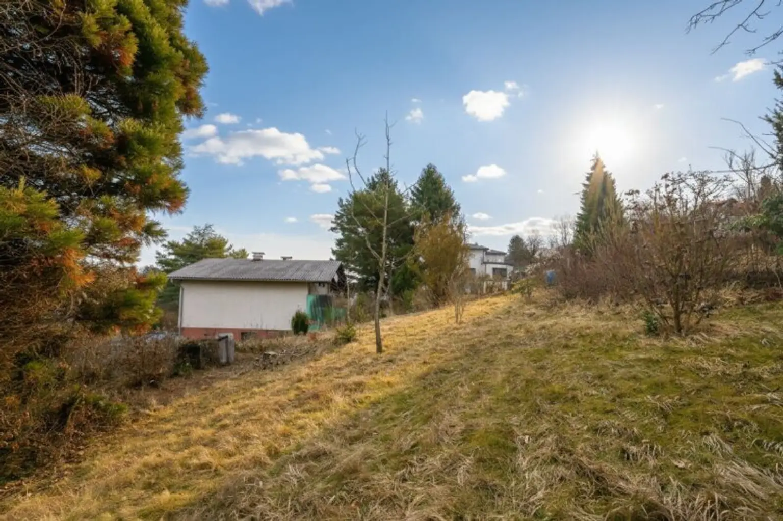 mittlerer Grundstücksteil von West nach Ost