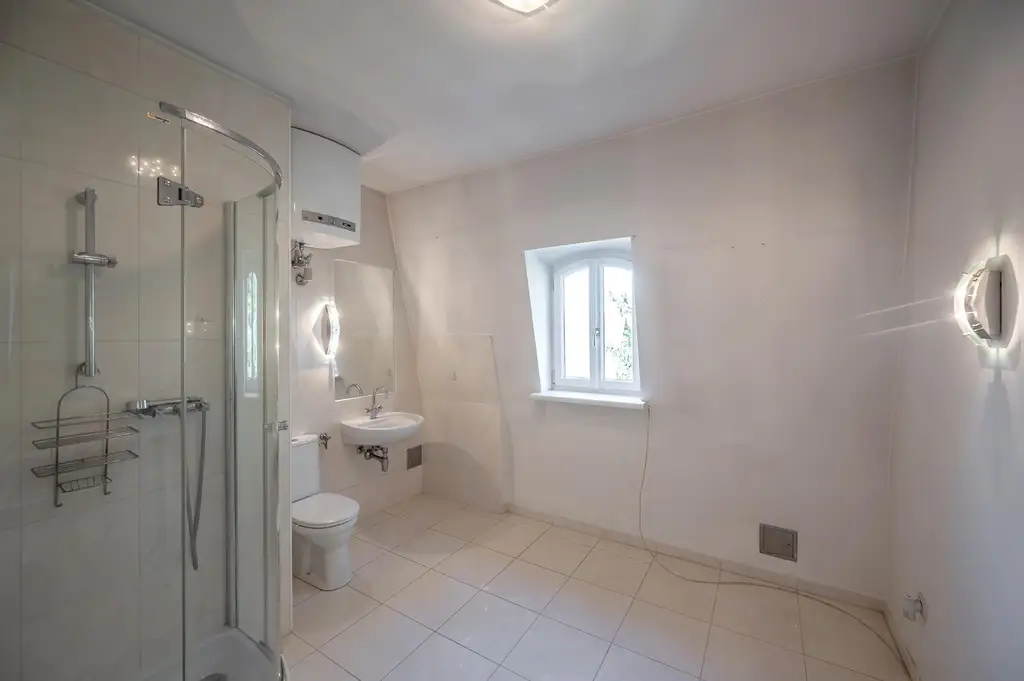 WOHNUNG IN ALTBAU-VILLA | EIGENGARTEN | SANIERUNGSBEDÜRFTIGES JUWEL
