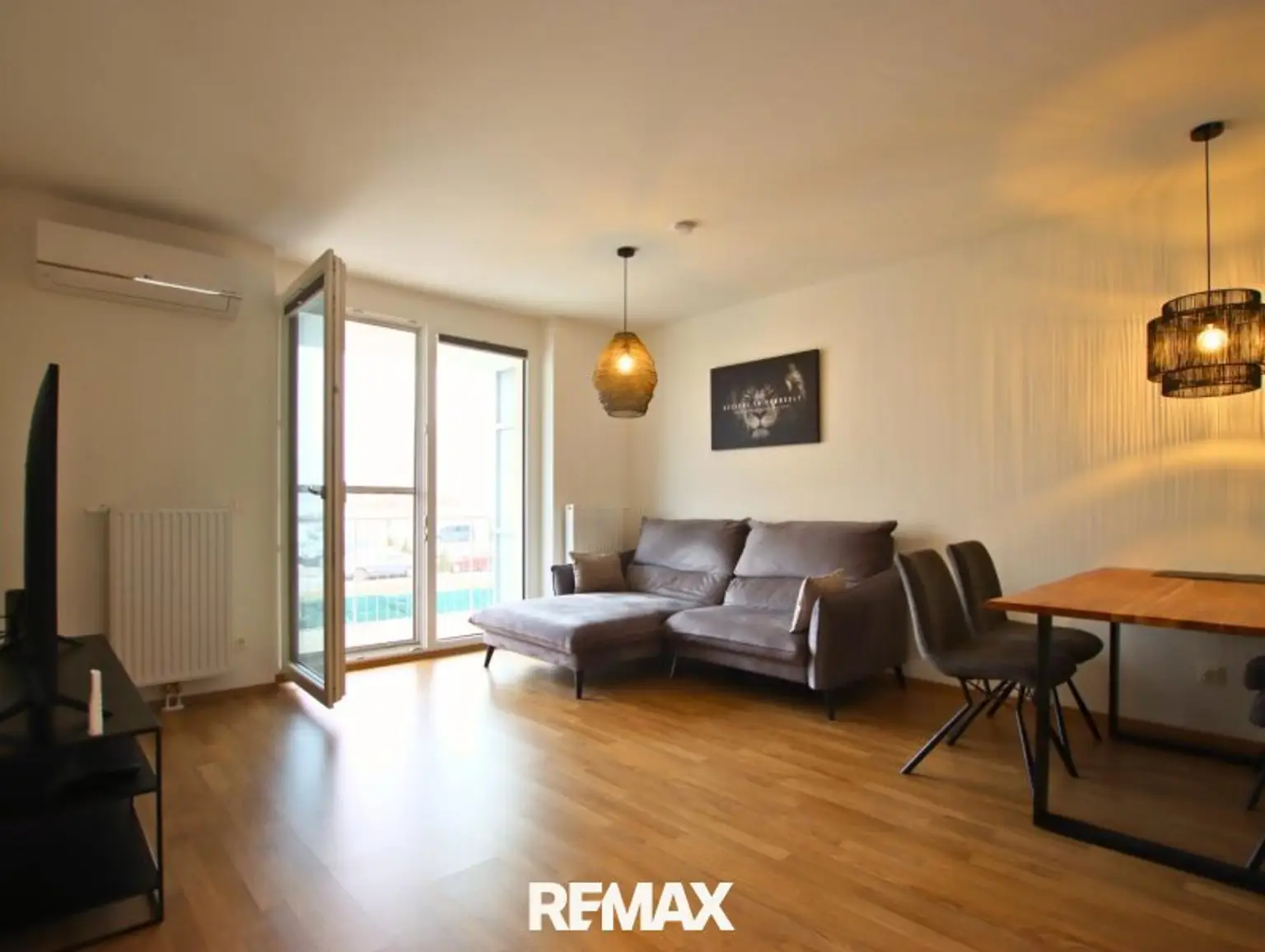 Wohnzimmer Blick Richtung Balkon