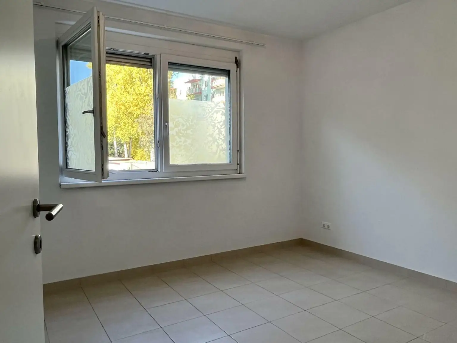 ruhige, helle und freundliche 3 Zimmer Wohnung mit Großbalkon vermietet bis 1.3.2027 dz. rund  3,3 % Rendite