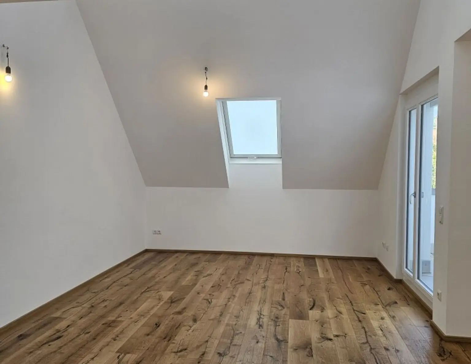 Ruhige Dachgeschoßwohnung mit Dachterrasse am Auberg in Linz / Urfahr