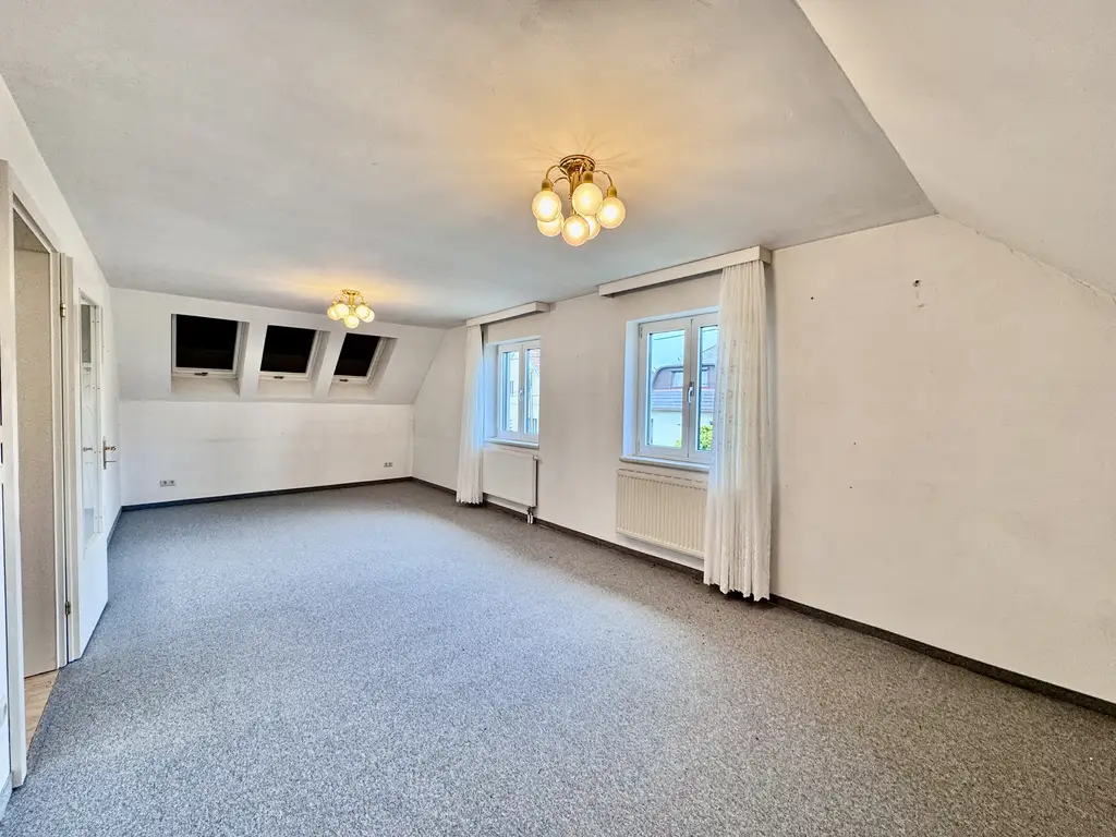 IHR NEUES ZUHAUSE - GROßZÜGIGES EINFAMILIENHAUS MIT SWIMMINGPOOL IN FLORIDSDORF