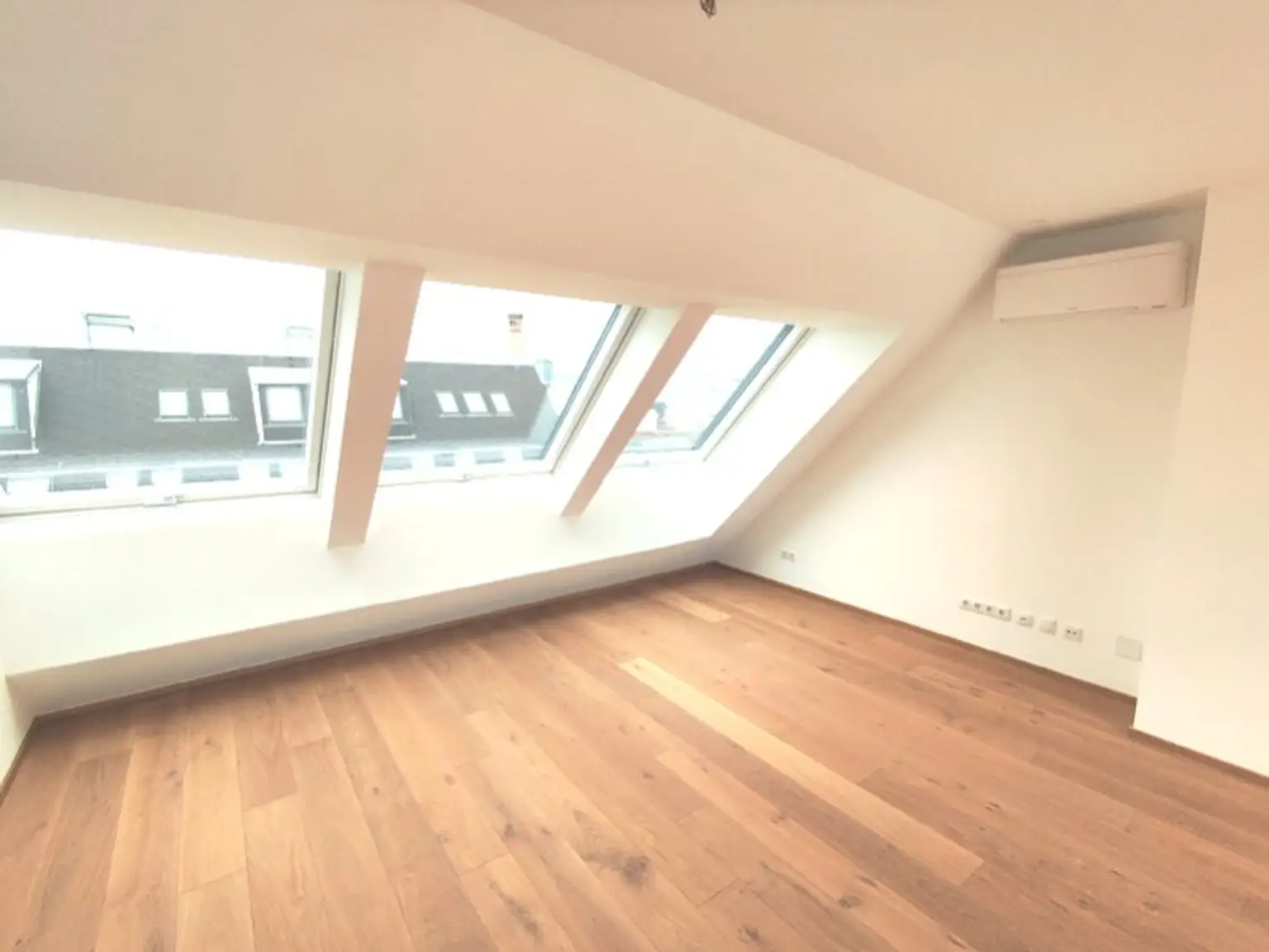 Modern wohnen in Meidling! Drei-Zimmer DG-Erstbezug mit Terrasse! Top79