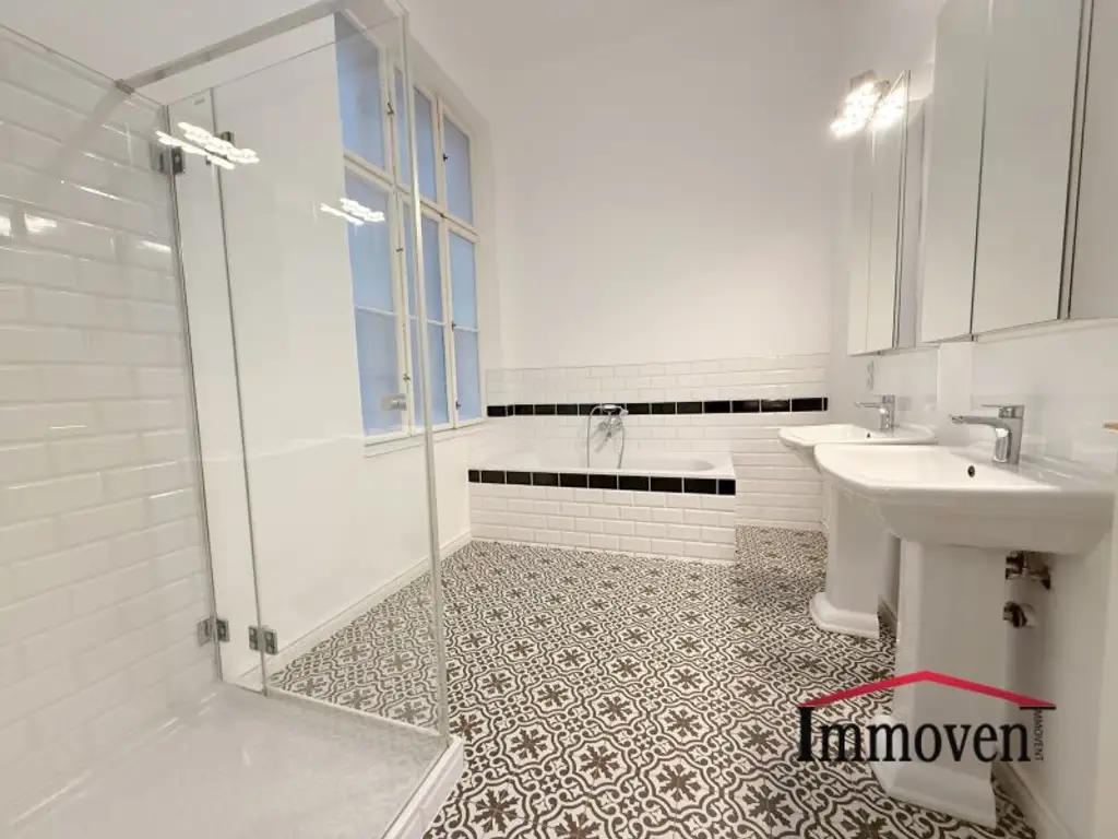 BOTSCHAFTSVIERTEL - Residieren Sie in einer stilvollen 4-Zimmerwohnung!