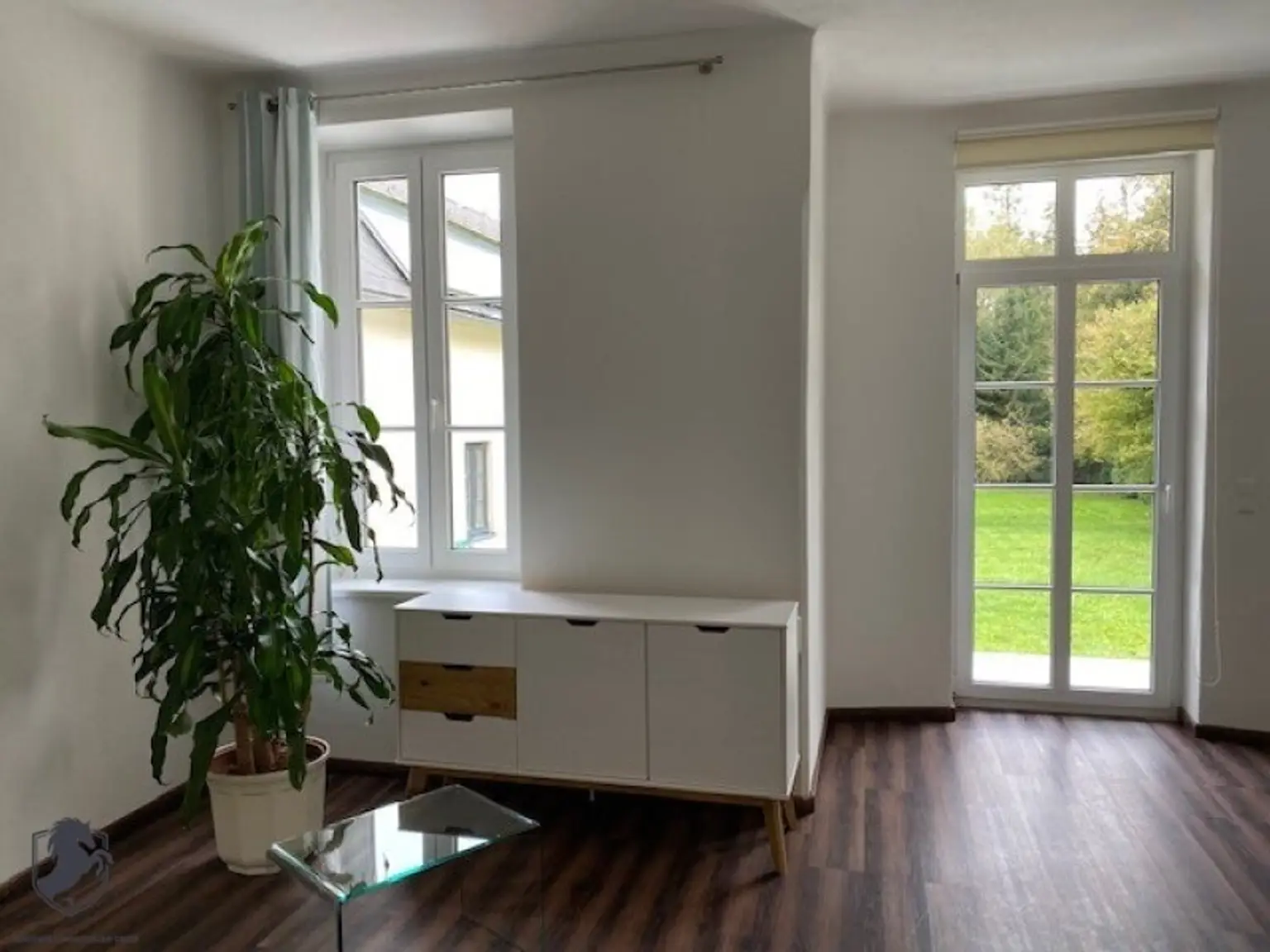 Außergewöhnliche Villa mit drei Wohneinheiten, Gewerbeeinheit & teilbarem Grundstück