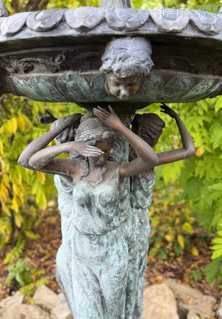 GARTENPARADIES   -  9.000 M² - 
LANDHAUS IN PARKLANDSCHAFT  
NUR 30 MINUTEN VON WIEN