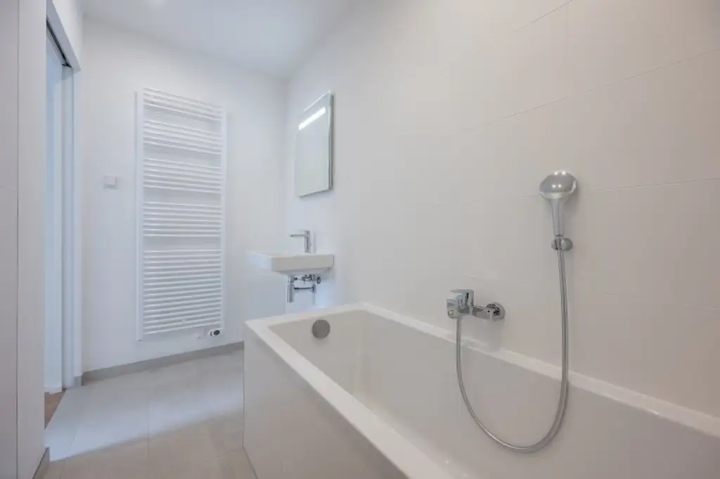 ++MOLLARD 50++ Moderne 2-Zimmer-Wohnung mitten im Herzen der Stadt (1/10)