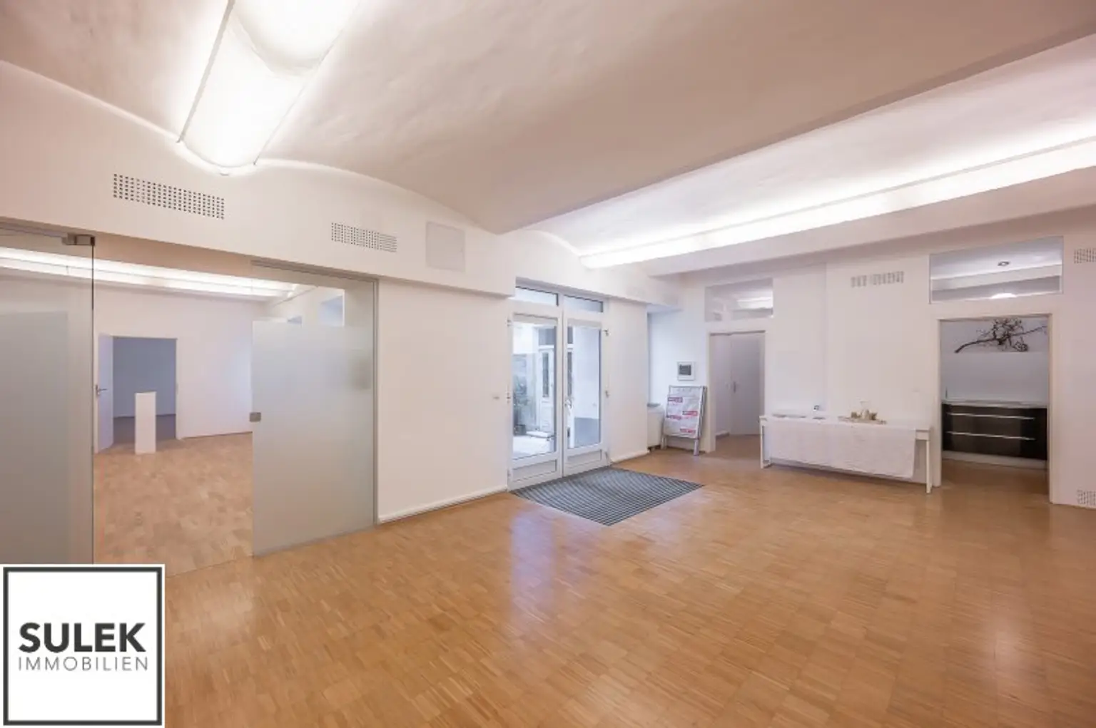 ** ab sofort: ein rd. 260 m² großes Geschäftslokal mit perfektem Grundriss**  Nähe Lerchenfelder Gürtel / Brunnengasse**