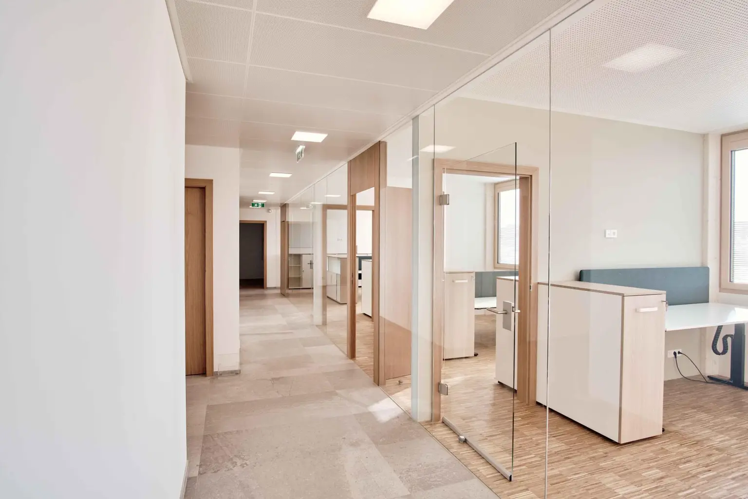 HI TECH BETRIEBSGEBÄUDE