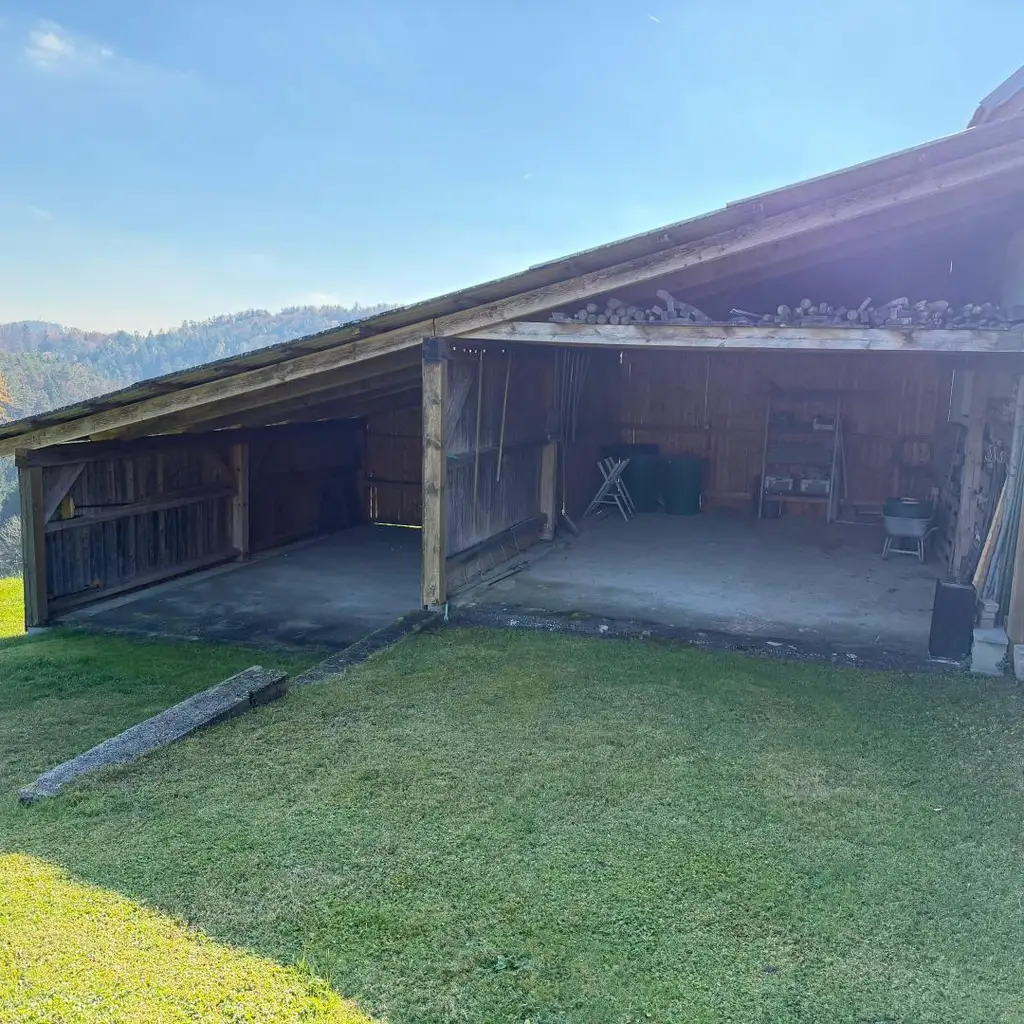 Wohnen in Aussichtslage mitten in der Natur auf  8 Ha. Grund, ehemalige Hofstelle!