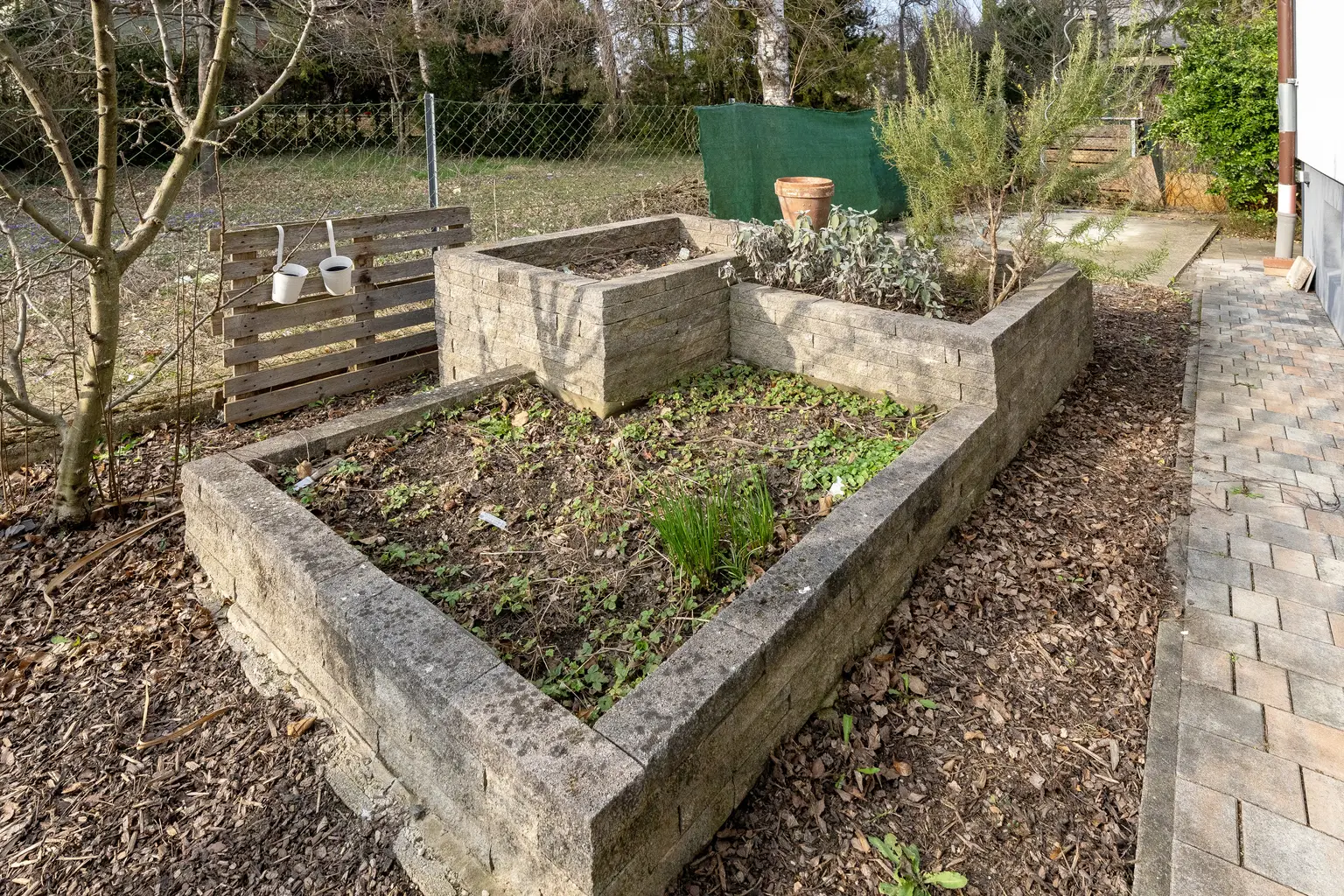 ++ Netter Bungalow auf Eckgrundstück in schöner Siedlungslage ++