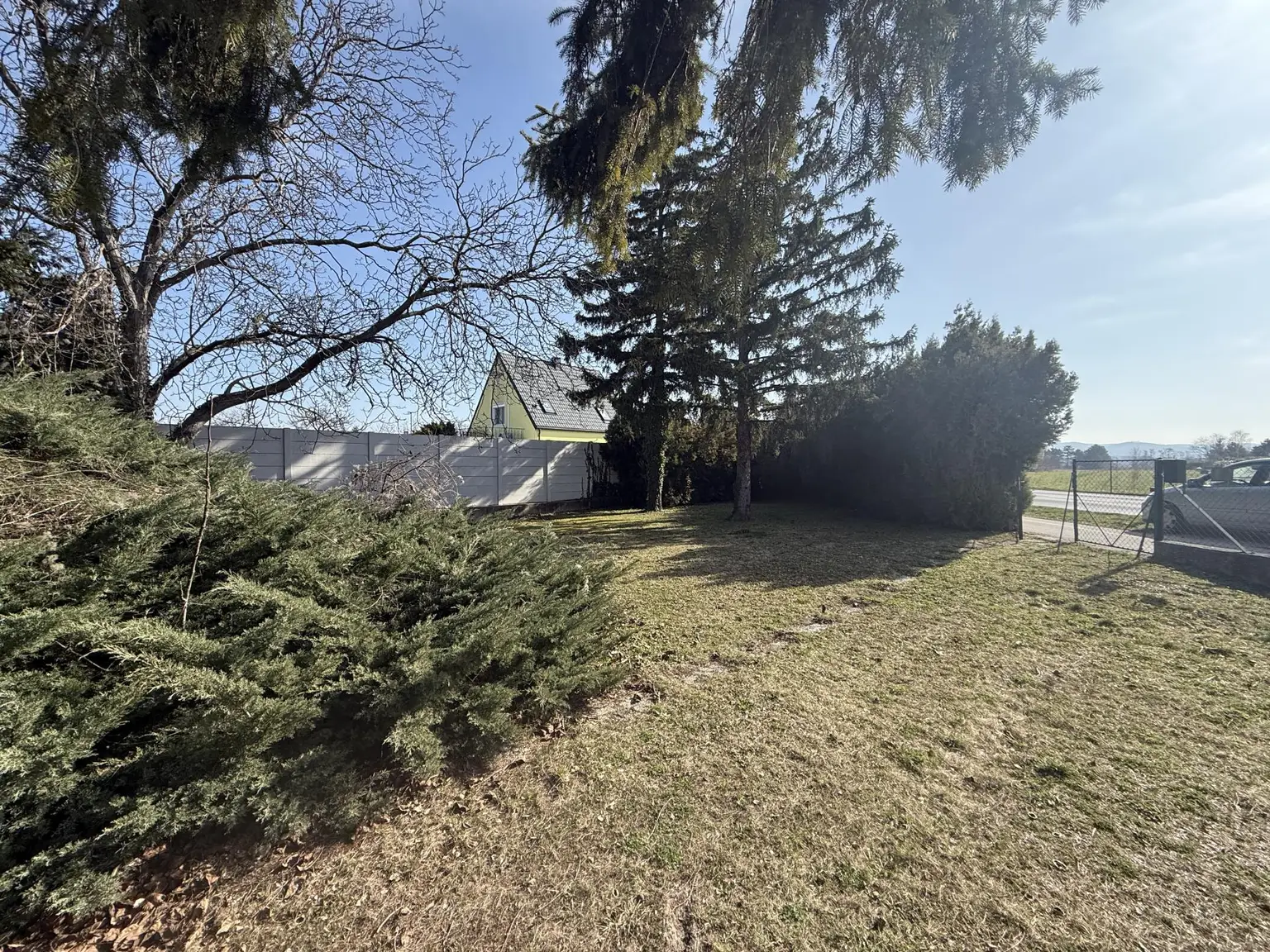 Vorderer Teil des Grundstückes