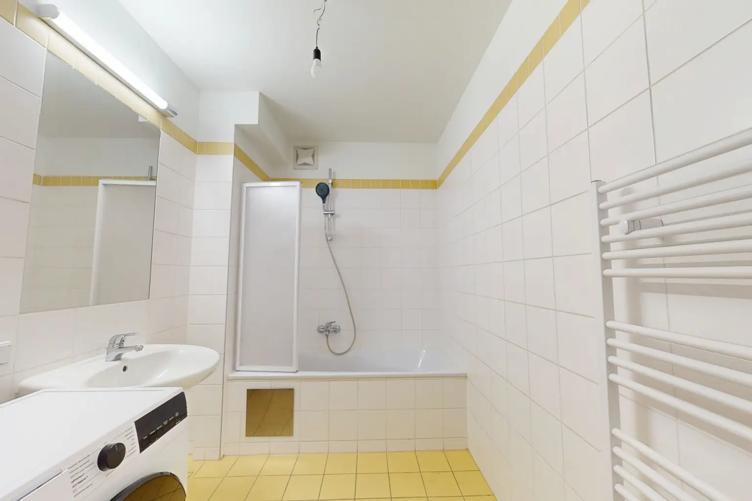 Historischer Charme trifft moderne Wohnqualität – 
3-Zimmer-Wohnung mit Innenhof-Terrasse