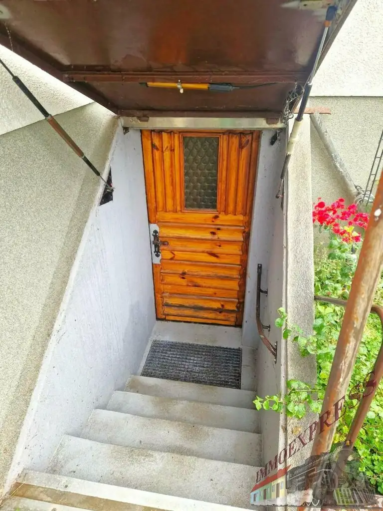 Ein-/ Zweifamilienhaus auf 1.490 m² mit Einliegerwohnung und Garage - Sackgasse