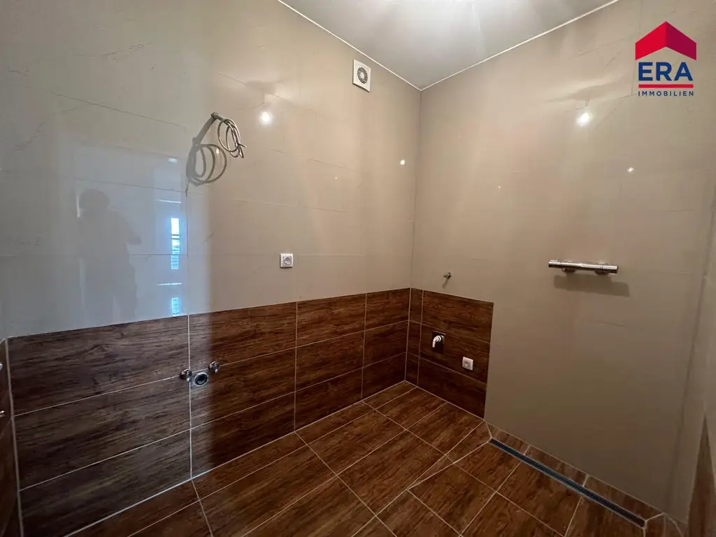 Wilfersdorf – Miete | Erstbezug
Moderne Erdgeschoßwohnung in Zweifamilienhaus