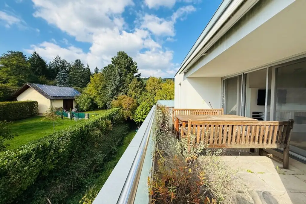 Geräumige 4 Zimmer DG-Wohnung ohne Schrägen, inkl. Terrasse und Garagenplatz