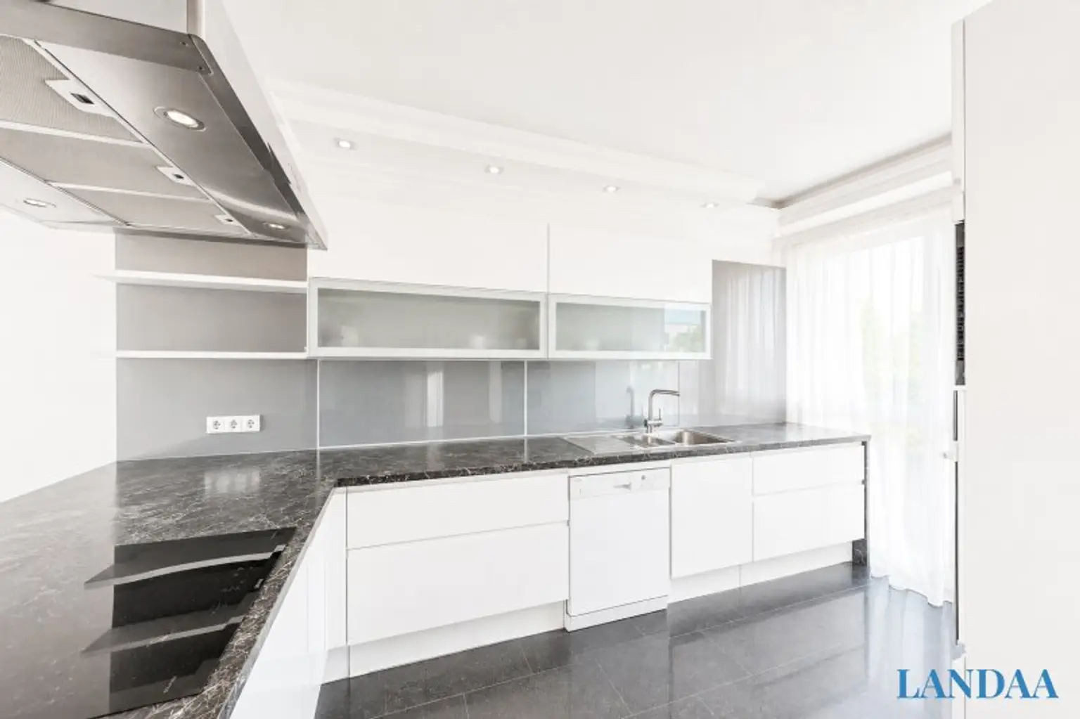++NEU++ Premium Living in Leopoldsdorf – modernes Wohnen mit höchstem Komfort! Traumhaus mit Galerie, Vollkeller & 4 Stellplätzen