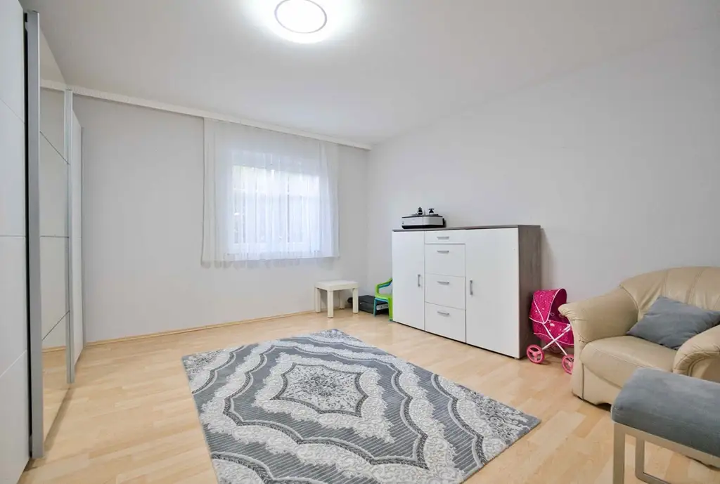 Viel Wohnplatz, wenig Gartenpflege – Ihr neues Zuhause in Regau!