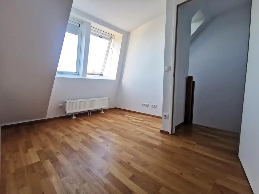 2 Zi.-DG-Maisonette in Top-Lage an Single oder Pärchen zu vergeben.