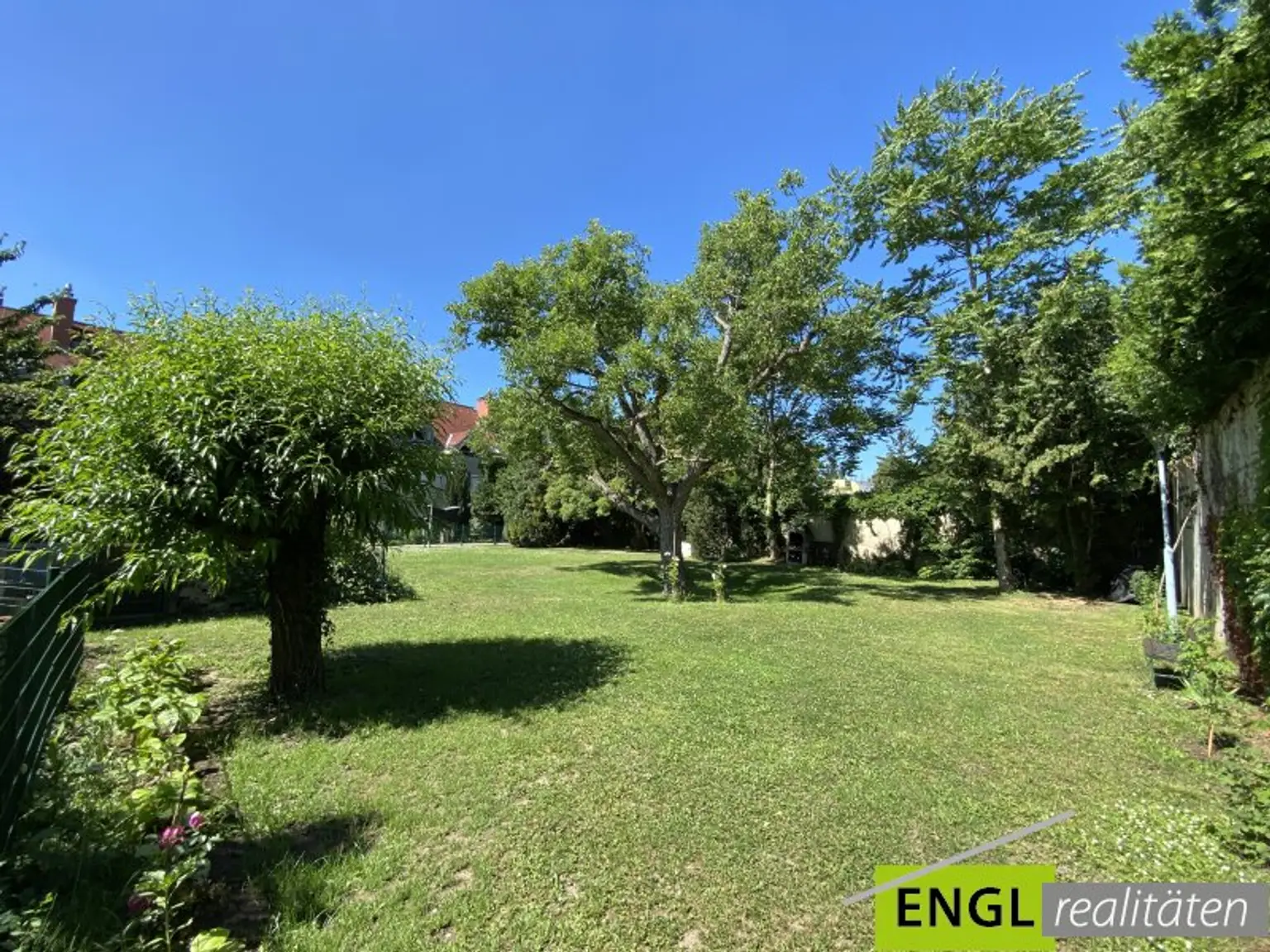 Gemeinschaftsgarten mit Grillmöglichkeit und Partyraum