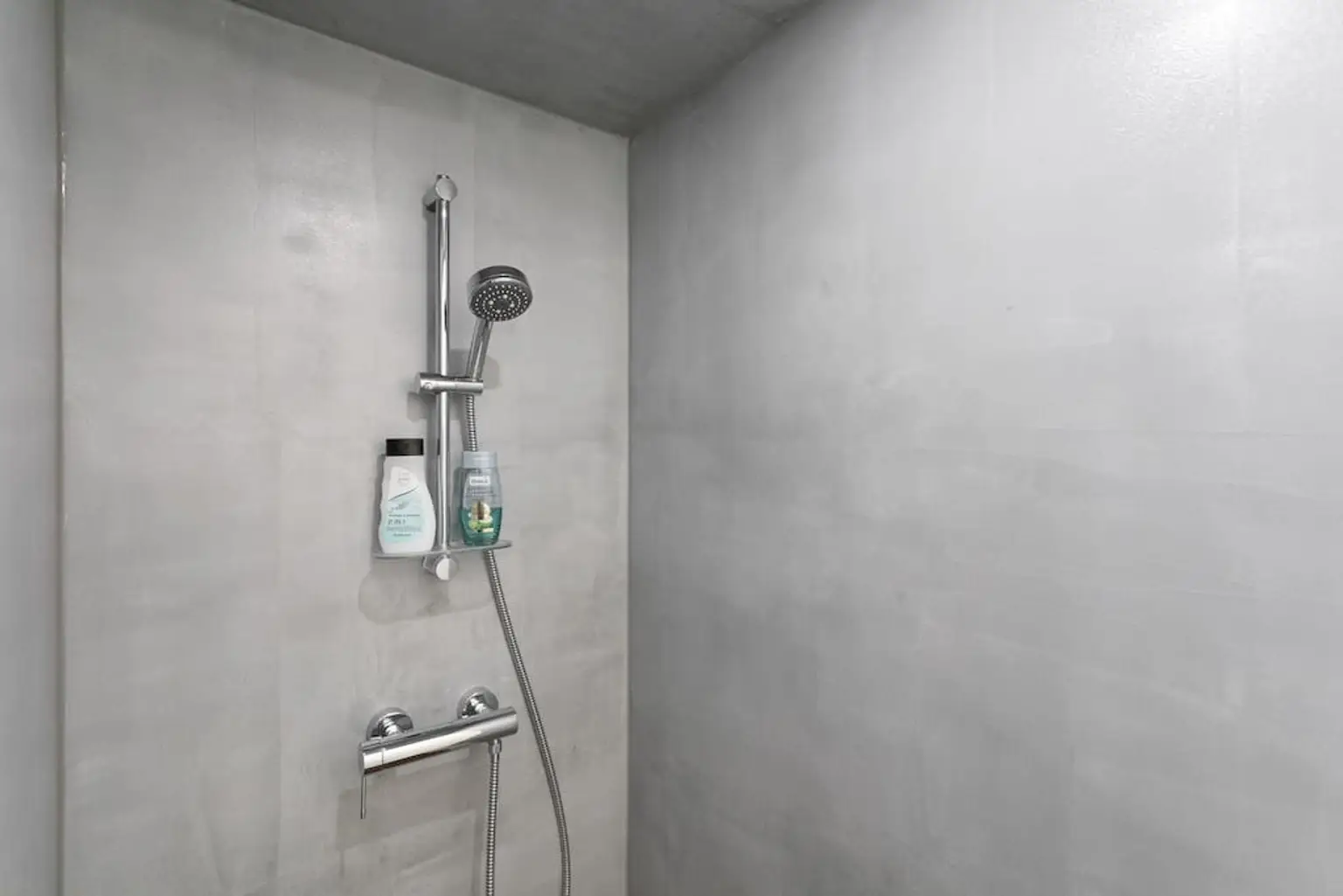 BEZUGSFERTIGE, TOPAUSGESTATTETE ALTBAUWOHNUNG NÄHE MARGARETENPLATZ  4 GEHMINUTEN ZUR U4-PILGRAMGASSE