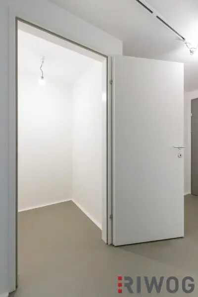 ERSTBEZUG nach Sanierung | Außergewöhnliches Loft mit Raumhöhe bis zu ca. 4,90 m | Büro/Praxis Nutzung und Kurzzeitvermietung möglich