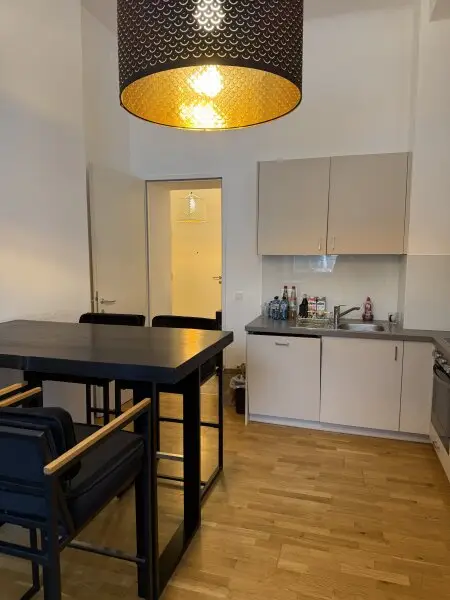 Lichtdurchflutete 2-Zimmer Wohnung, Nähe Steiner Tor